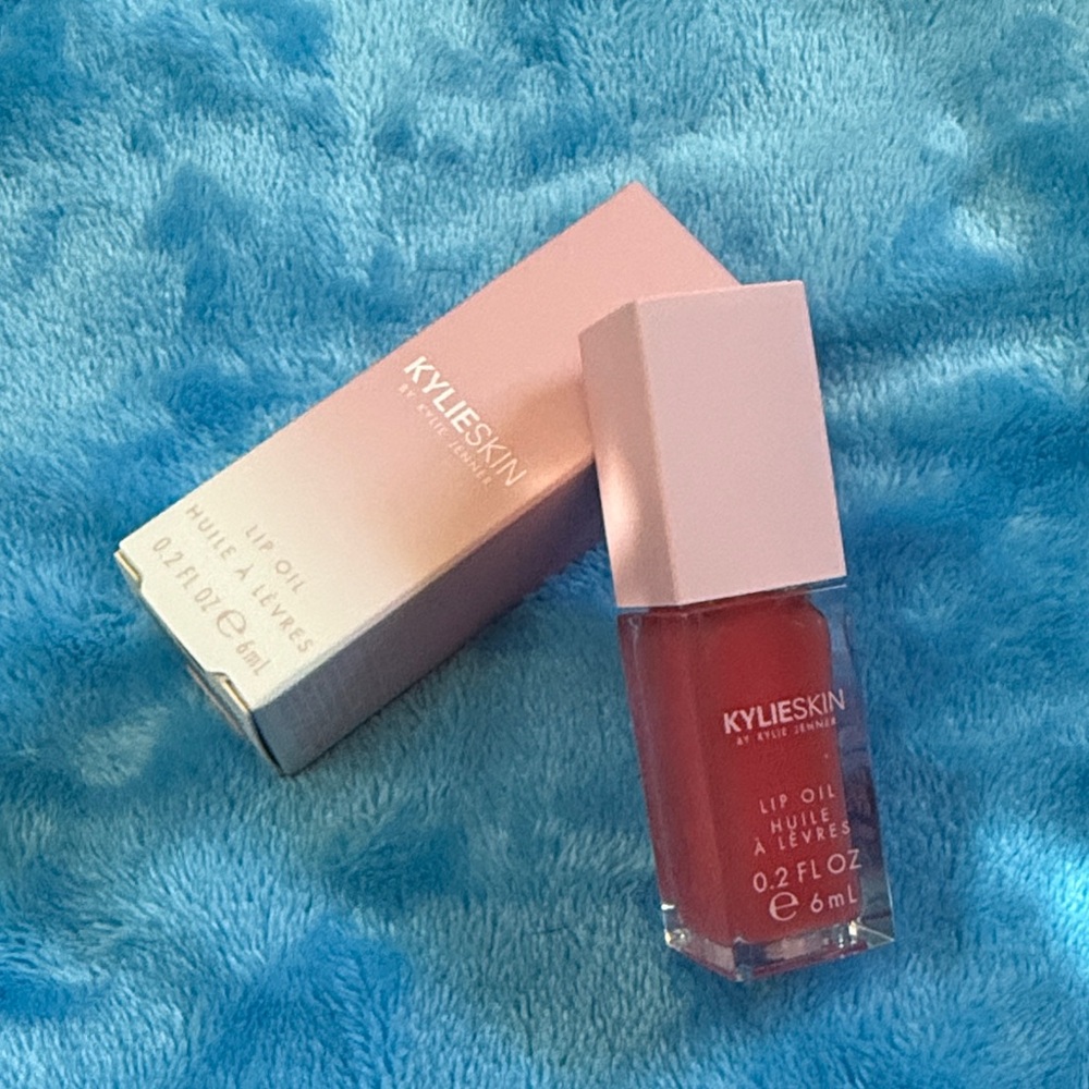 Kylie Cosmetics Lip Oil in Passion Fruit Passion
